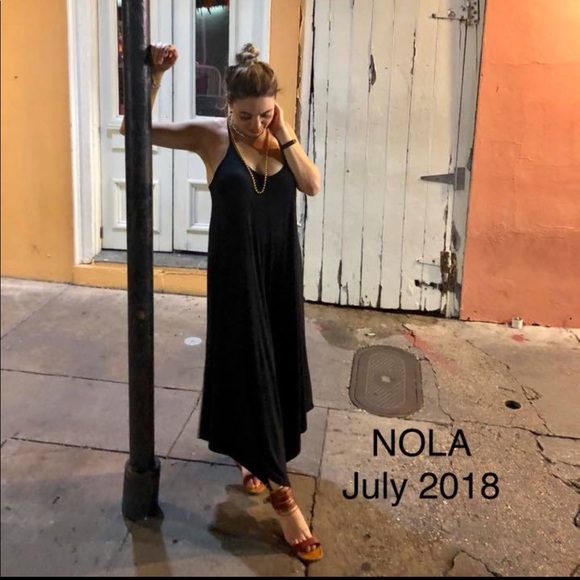 Loose fit jumpsuit with pockets. - Picture 2 of 8